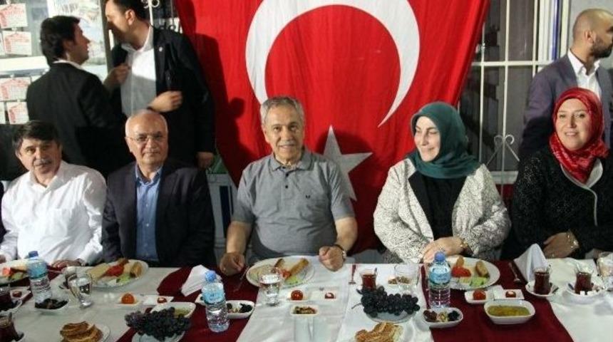 B&uuml;lent Arın&ccedil;, Manisa&rsquo;da Sahur Yaptı