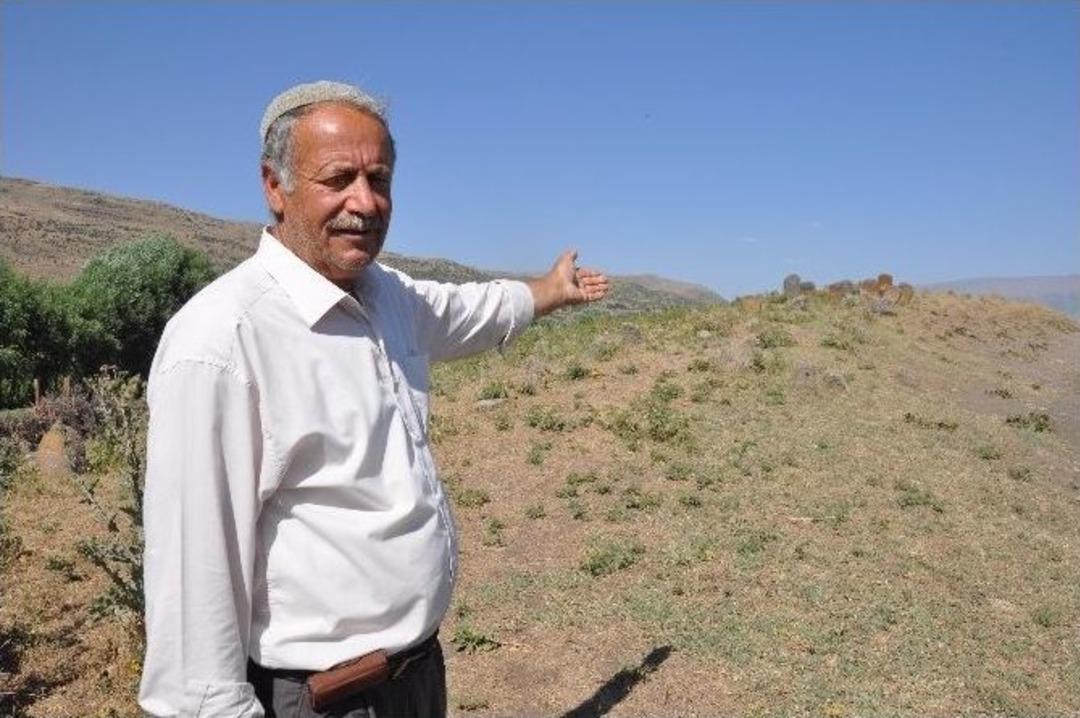 Tarihi Sel&ccedil;uklu Mezarlığı Kaderine Terk Edildi