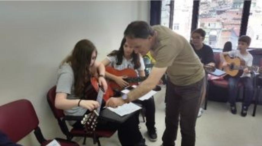 İzmek Yaz Kurslarına B&uuml;y&uuml;k İlgi