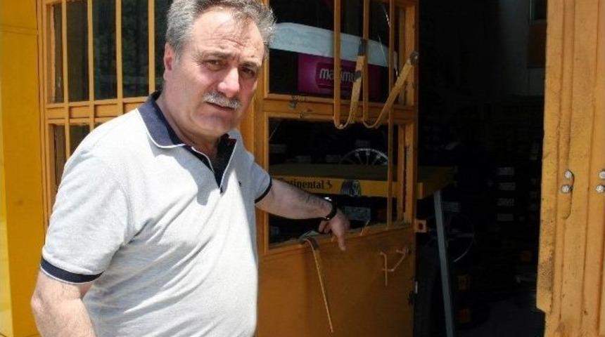 (&ouml;zel Haber) Bir Minib&uuml;s Lastiği İşte B&ouml;yle &Ccedil;aldılar