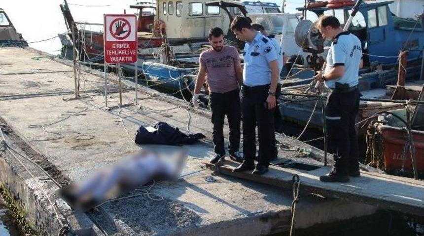 Yenikapı Sahilinde Erkek Cesedi Bulundu