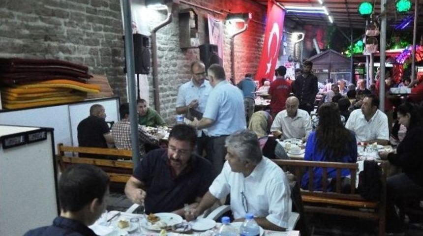 Demokrat Partililer İftarda Buluştu