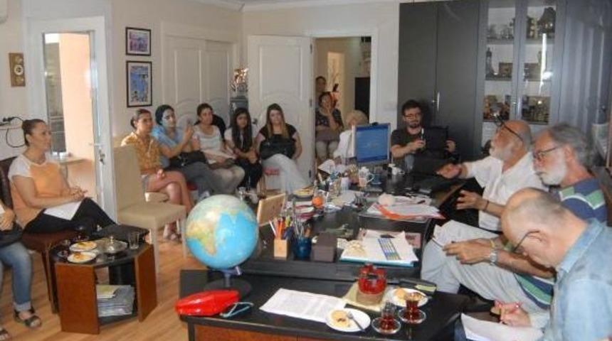 Miniklerle Yaşlıları Bir Araya Getiren Mutluluk Projesi