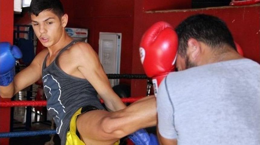 (&ouml;zel) Rakiplerine Sağ G&ouml;sterip Sol Vurdu