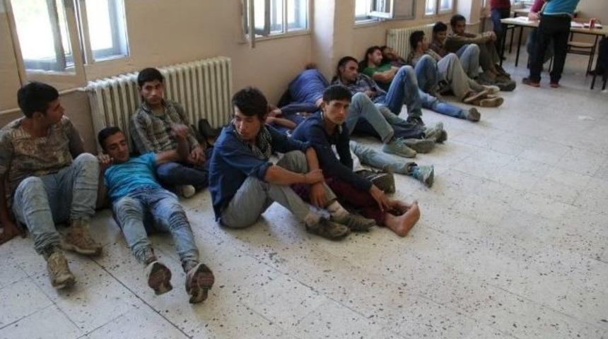 Başkale&rsquo;de Yabancı Uyruklu 21 Kişi Yakalandı