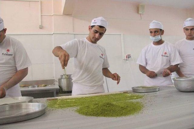 Her Gün Tonlarca Baklava Gaziantep’ten Yola Çıkıyor