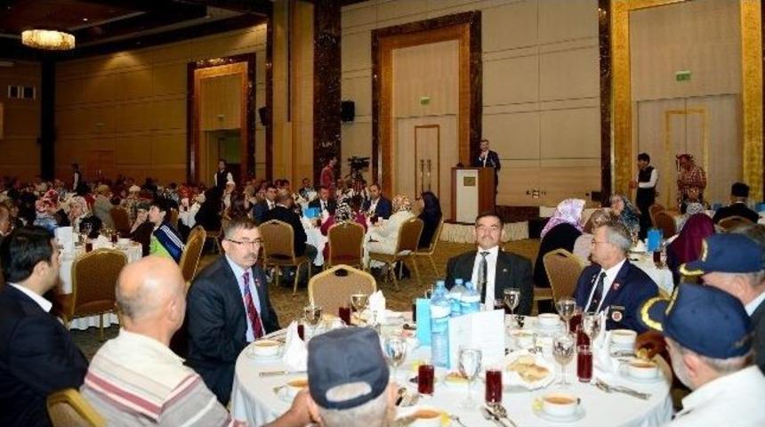 Başkan Aky&uuml;rek Şehit Aileleri Ve Gazilerle İftarda Buluştu