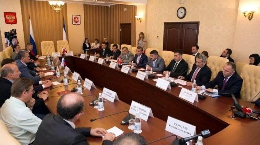 Kırım Başbakanı&rsquo;ndan Kosb Başkanı Nursa&ccedil;an&rsquo;a Jest