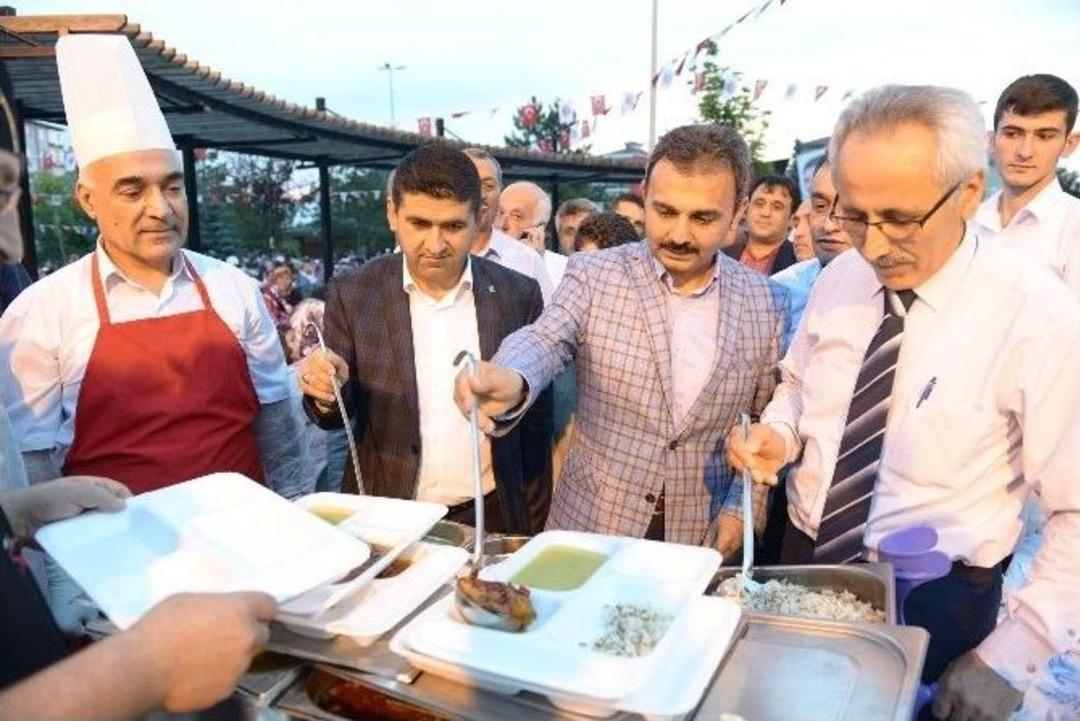 &Ccedil;orum Belediyesi 5 Bin Kişi İftarda Buluştu