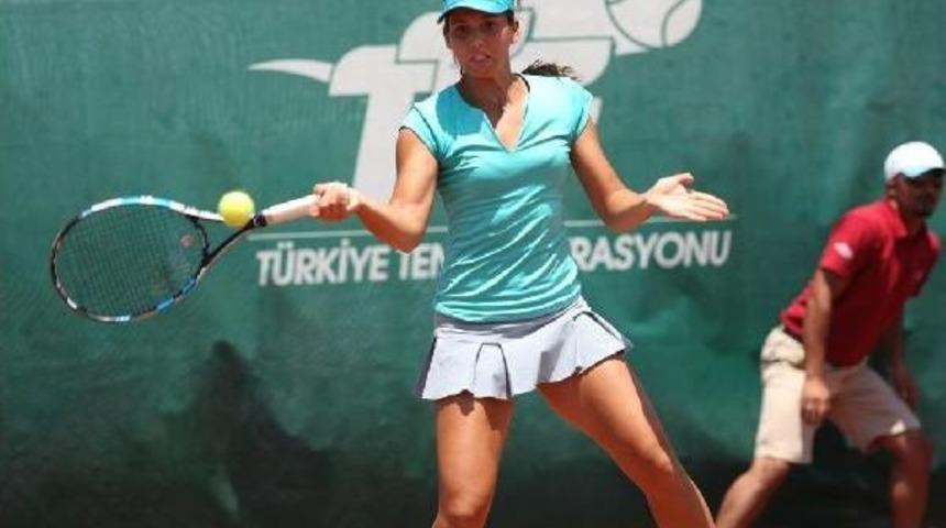 İpek Soylu Bursa Tenis Cup'ta Şampiyon Oldu