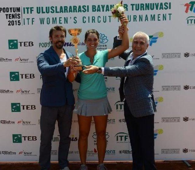 İpek Soylu Bursa Tenis Cup'ta Şampiyon Oldu