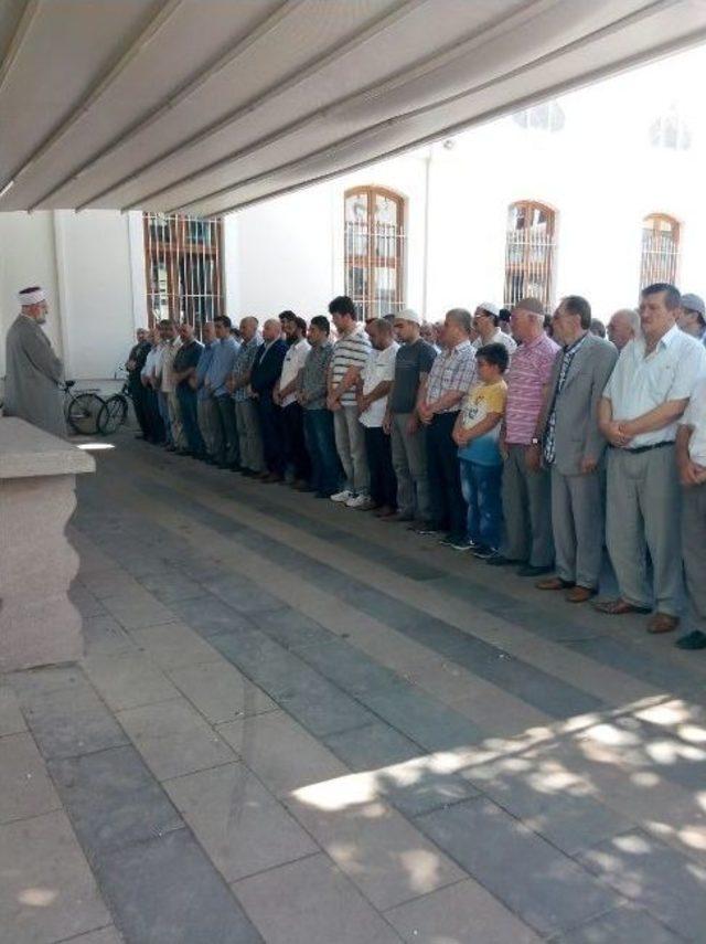 Hayatını Kaybeden Ülkü Ocakları Başkanı İçin Gıyabi Cenaze Namazı Kılındı