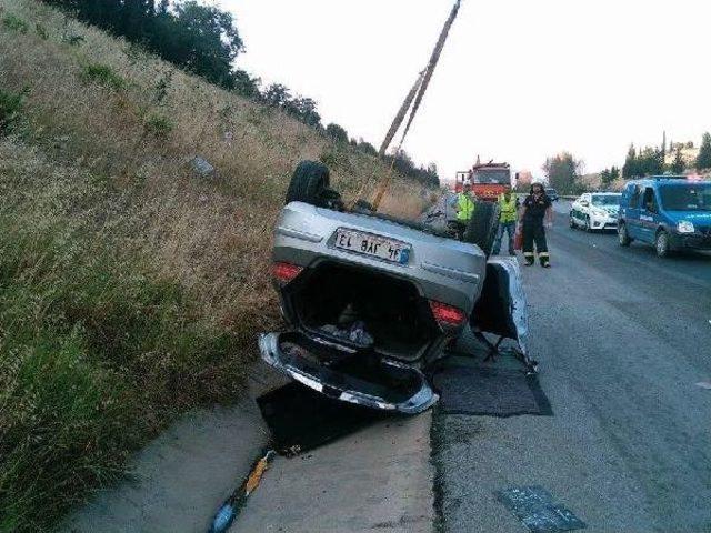 Kamyona Çarpan Otomobil Takla Attı: 3 Yaralı