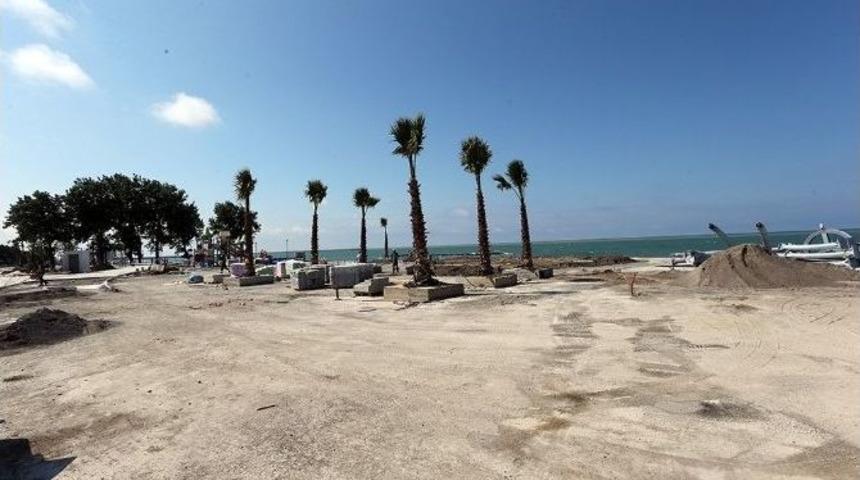 Başkan To&ccedil;oğlu Karasu Sahil Parkını İnceledi