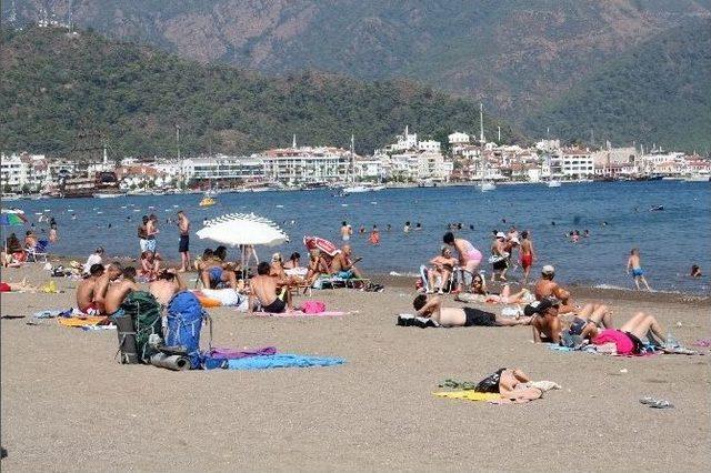 Marmaris’te Sahiller Doldu Taştı