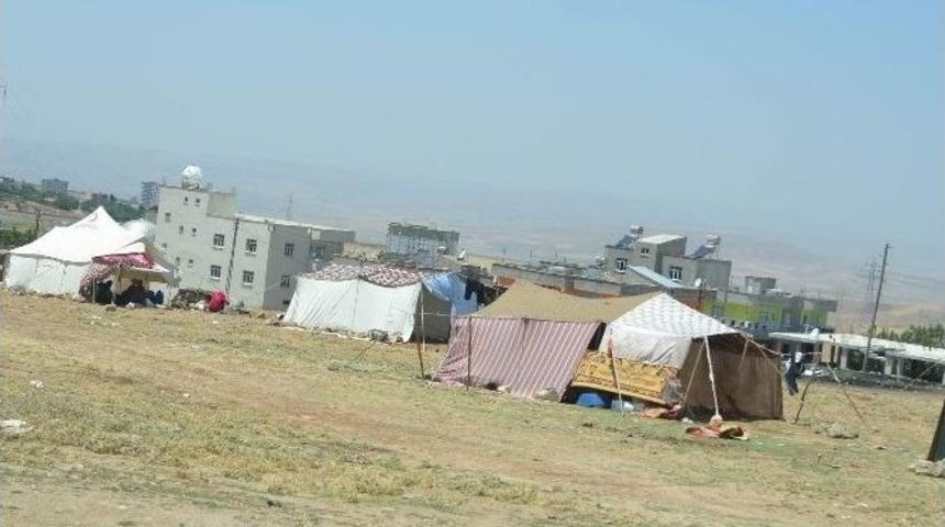 Kendilerini Suriyeli Olarak Tanıtıp Para Dileniyorlar