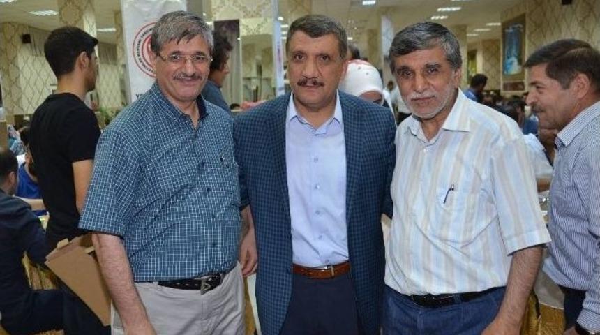 Yetimler Kervanı&rsquo;ndan İftar Yemeği