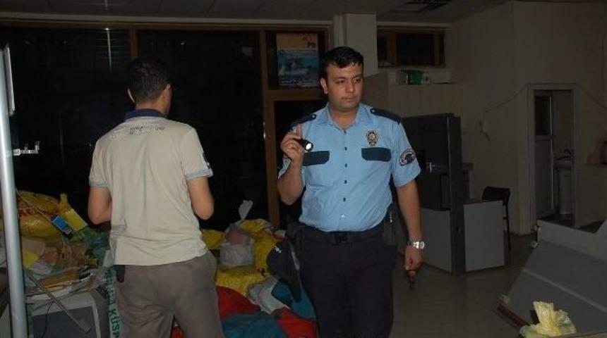 Ptt Şubesinin Kapıları A&ccedil;ık Unutulunca Polis Harekete Ge&ccedil;ti