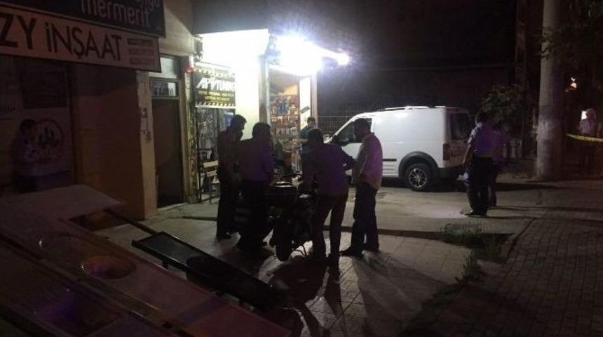 Ara&ccedil;tan A&ccedil;ılan Ateş Sonucu 2 Kişi Yaralandı