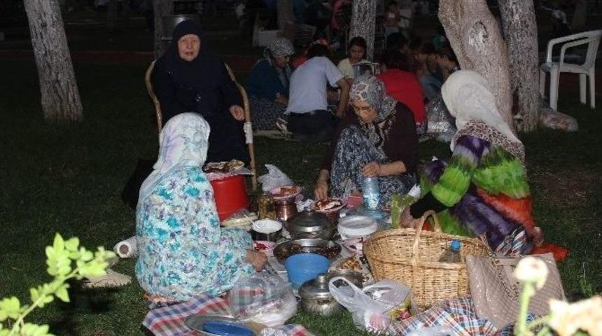 Aydın&rsquo;da İftar Ve Sahur Manzaraları