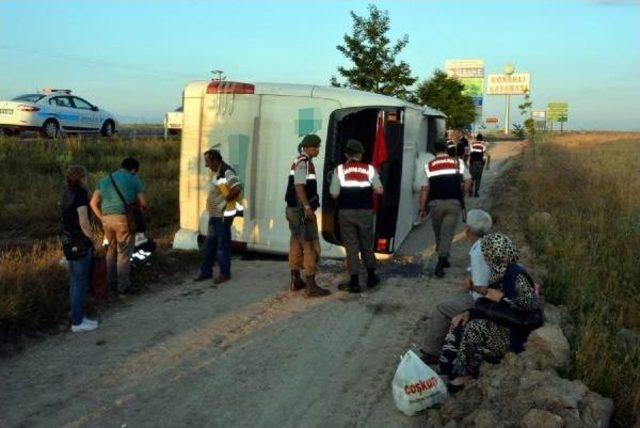 Niğde'de Yolcu Otobüsü Devrildi: 25 Yaralı