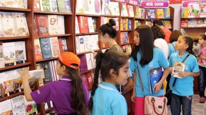 Bilge &Ccedil;ocuklar Kitap Ve K&uuml;lt&uuml;r Fuarı&rsquo;nı Gezdi