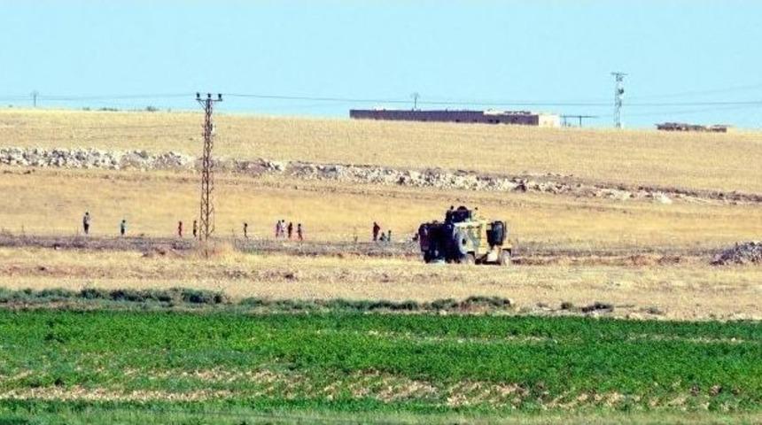 Etnik Temizlik Yaptığı İleri S&uuml;r&uuml;len Ypg&rsquo;nin Arap K&ouml;y&uuml;n&uuml; Boşalttığı İddiası