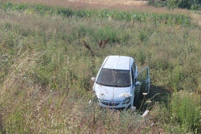 Tekirdağ’da Otomobil Tarlaya Uçtu: 1 Yaralı