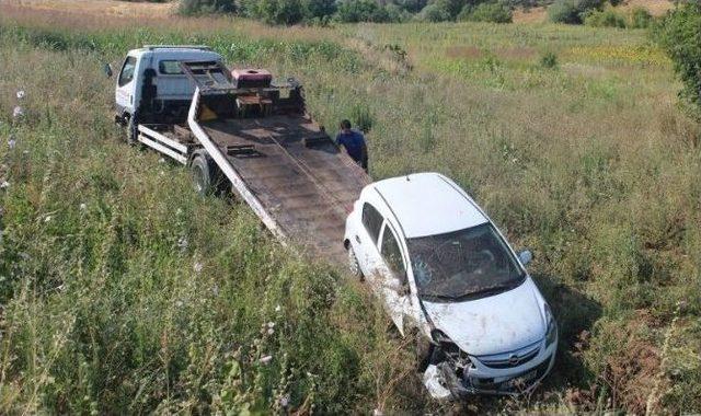 Tekirdağ’da Otomobil Tarlaya Uçtu: 1 Yaralı