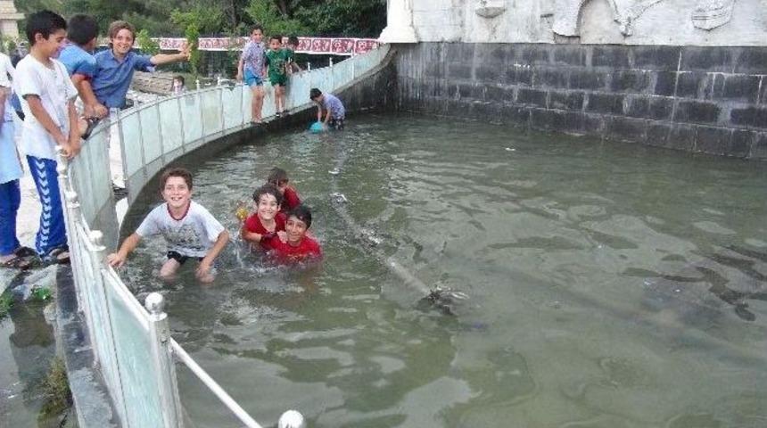 Sıcaklıklar Arttı, &Ccedil;ocuklar S&uuml;s Havuzlarına Koştu