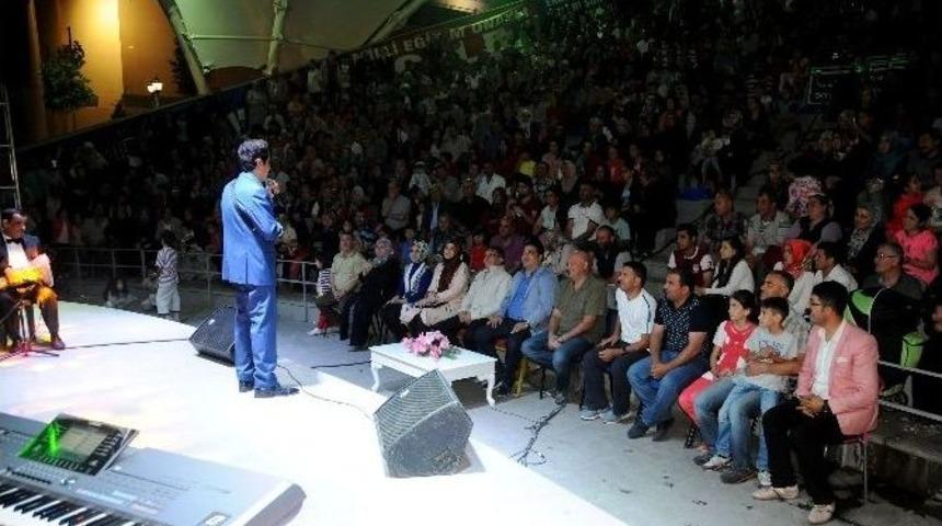 Zekai Tunca Pursaklar&rsquo;da Konser Verdi