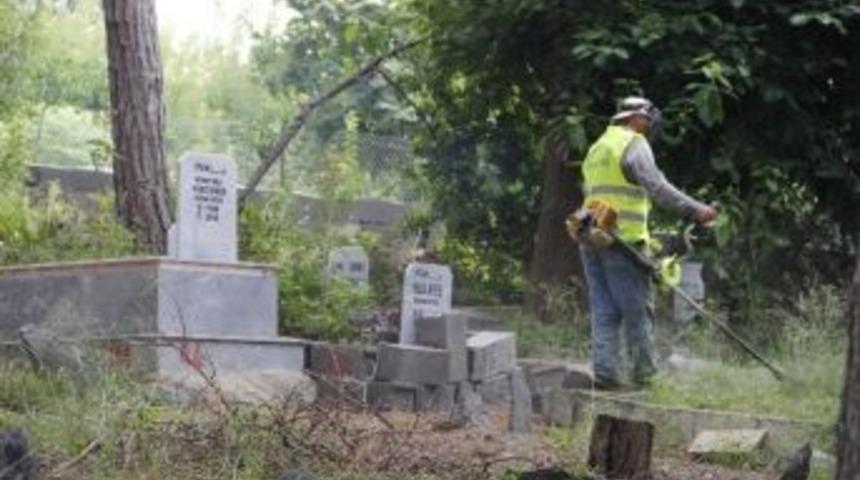 Mezarlıklarda Bayram Temizliği