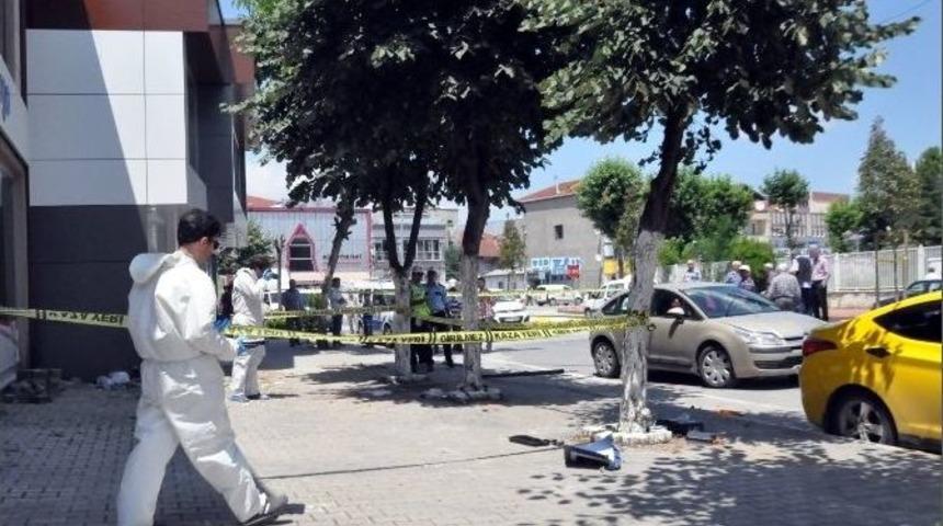 3 Aylık Hamile &Ouml;ğretmen Otomobilin Devirdiği Direğin Altında Can Verdi