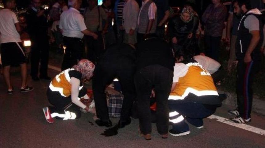 Camiden Eve Giderken Otomobil Çarptı