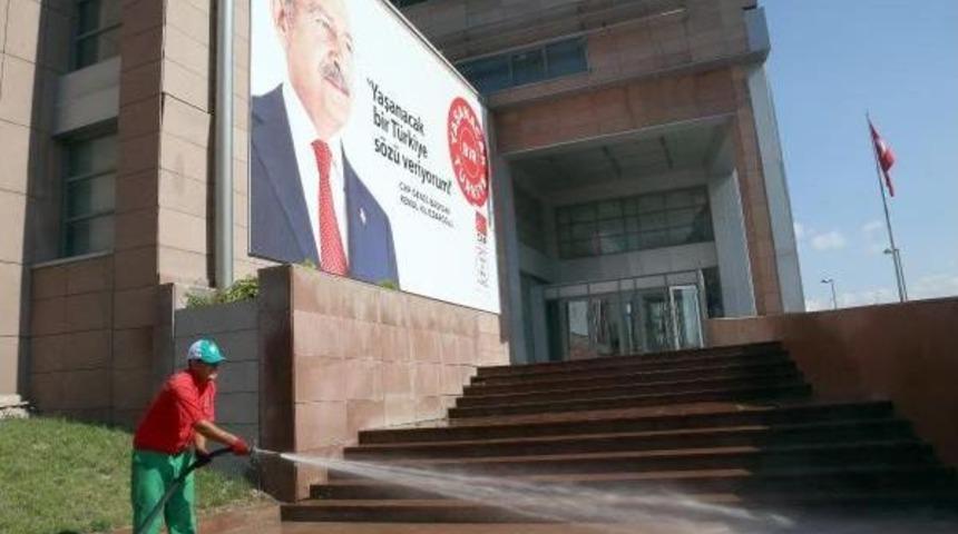 Chp Genel Merkezi&rsquo;Nde Koalisyon G&ouml;r&uuml;şmesi &Ouml;ncesi Temizlik