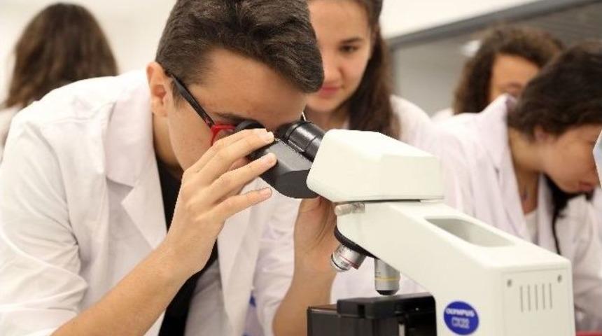 İstanbul Aydın Üniversitesi’nden Lise Öğrencilerine Yazokulu