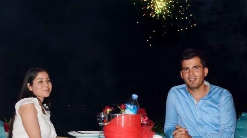Havai Fişekli S&uuml;rpriz Evlilik Teklifi