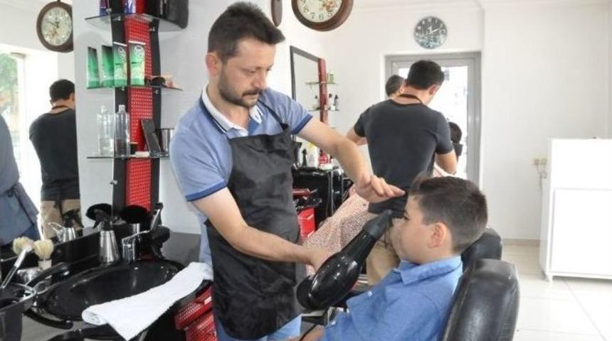 Sakarya&rsquo;da Berberlerde Bayram Yoğunluğu Başladı