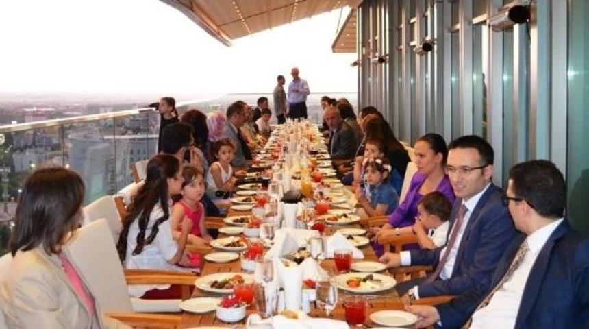 Vali Yardımcıları Ve Kaymakamlara Veda Yemeği