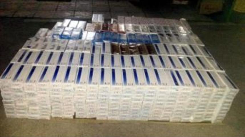 Minib&uuml;ste Ka&ccedil;ak Sigaraya G&ouml;zaltı