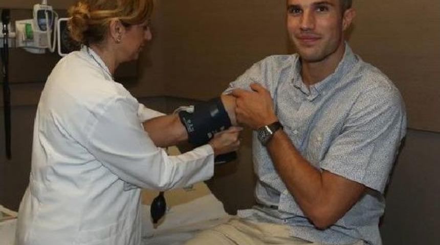 Robin Van Persie Sağlık Kontrol&uuml;nden Ge&ccedil;ti