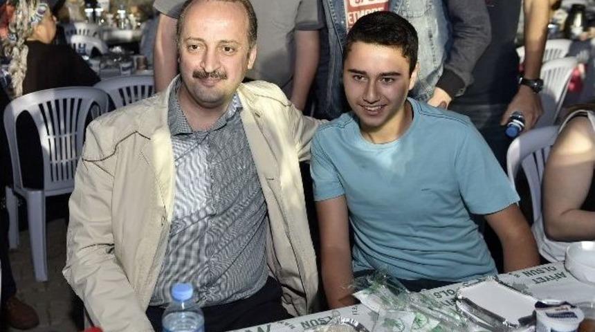 Harman Ve H&uuml;rel Mahallesi Sakinleri Son Mahalle İftarında Buluştu