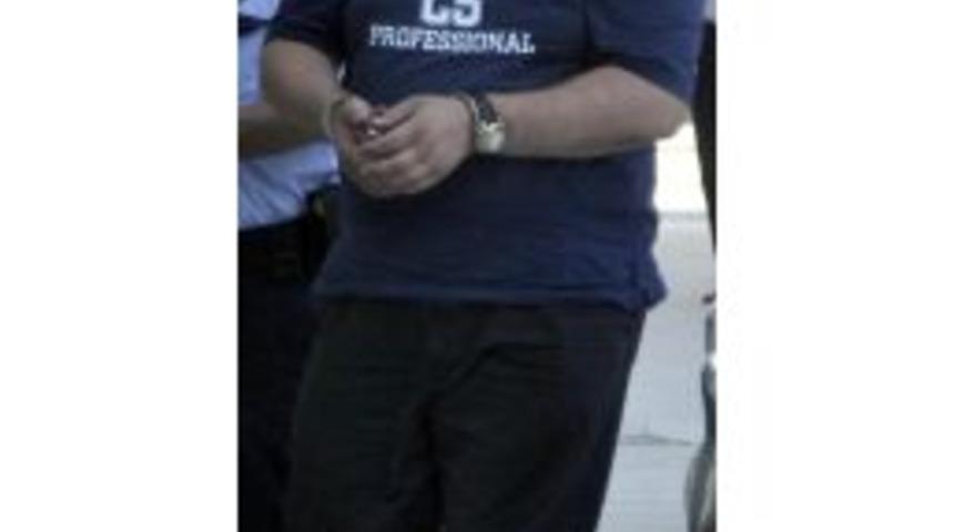 İşyerinin Soyunma Odasındaki Pantolonların Cebinden 2 Bin 300 Lira &Ccedil;aldı