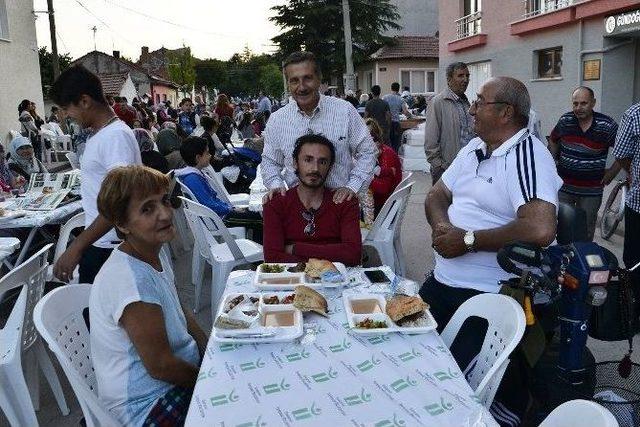 Tepebaşı’nda Ramazan Bereketi Sürüyor