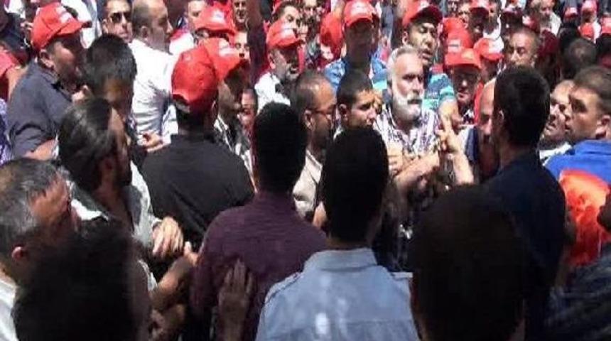 Disk &Ouml;n&uuml;nde Yine Kavga &Ccedil;ıktı; Yaralananlar Var (1)