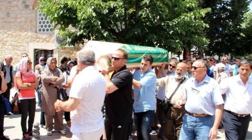 Sakarya&rsquo;da Hayatını Kaybeden &Ouml;ğretmen Yalova&rsquo;da Toprağa Verildi