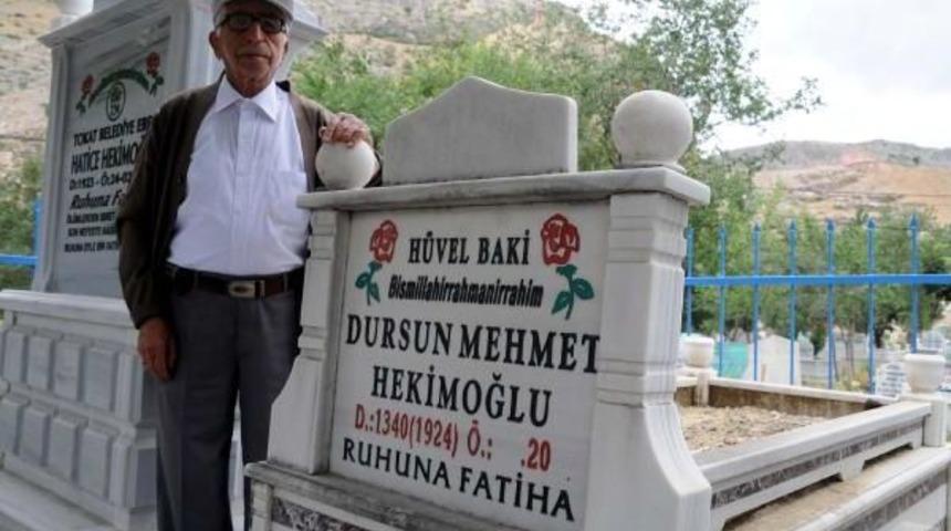 &Ouml;len Eşinin Yanına Kendisi Ve Ikinci Eşinin Mezarını Yaptırdı