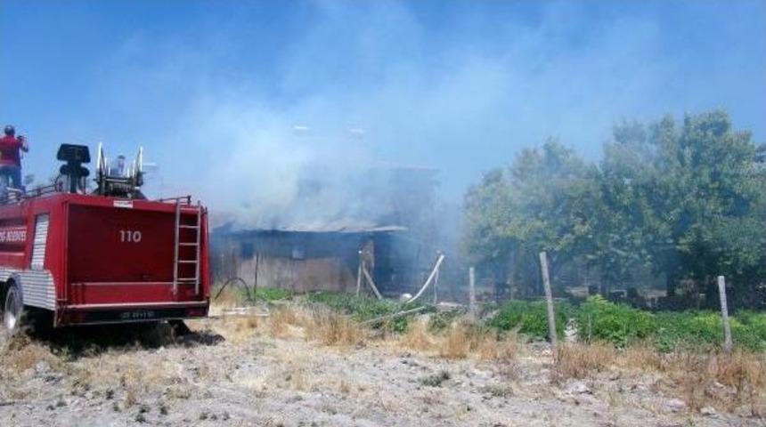Tandırda Ekmek Pişirmek I&ccedil;in Yakılan Ateş Yangın &Ccedil;ıkardı