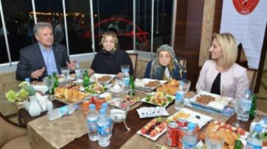 Vali Kahraman Veteriner Hekimler Odasının İftar Programına Katıldı