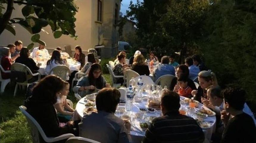 Deksad&rsquo;dan Sağlık &Ccedil;alışanlarına İftar